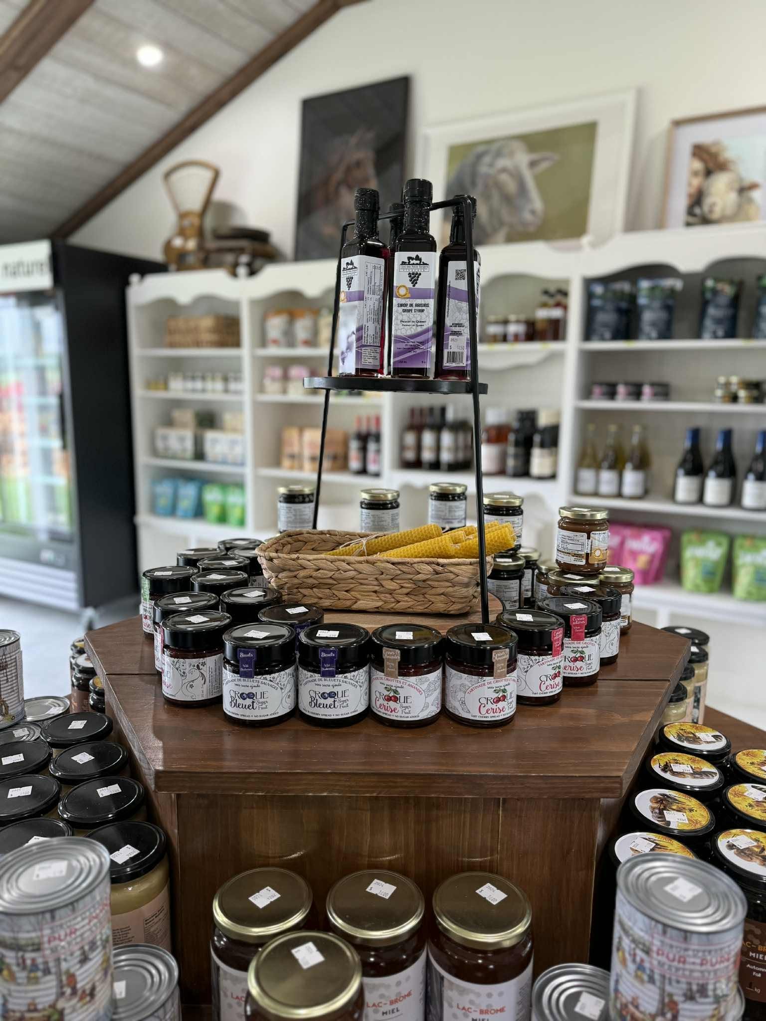 Pots de confitures et sauces vendus en boutique